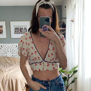 Adorable vintage style crop top